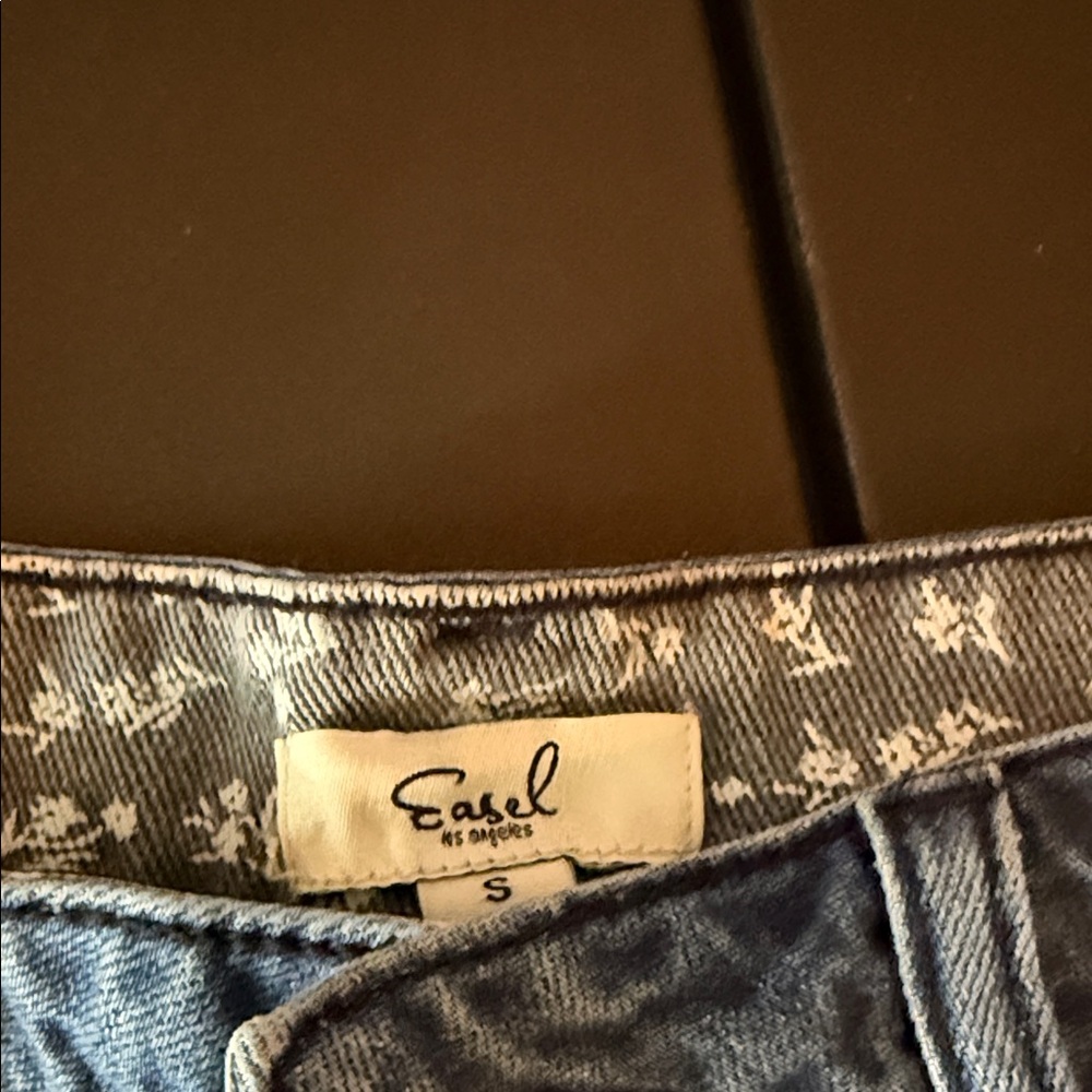 Easel Denim Shorts with Patterned Cuffs - Picture 2 of 6